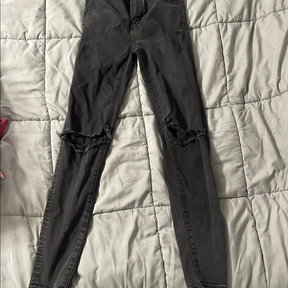 Ripped skinny jeans